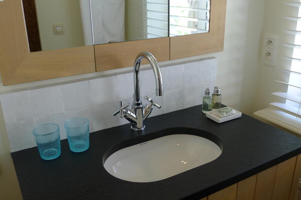 The Herring'S Residence - Stylish Private Cottage With Breakfast In Historic Center - Adults-Only Bruges Room photo